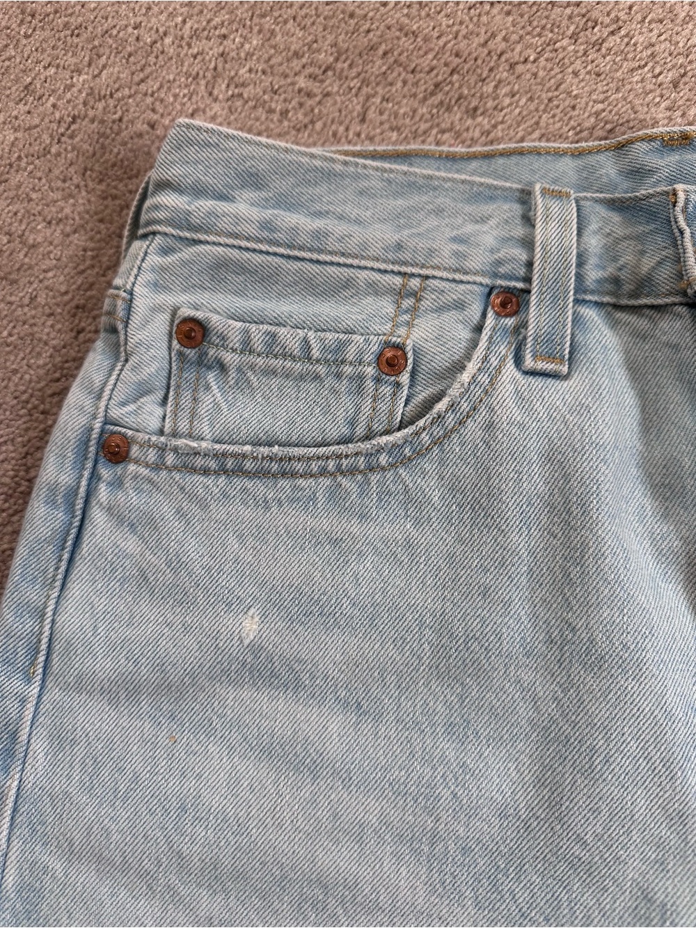 Levi's® 501® Mid-Thigh Shorts Light Indigo Wash Raw/Frayed Hem Women’s Size 27 - Picture 6 of 13